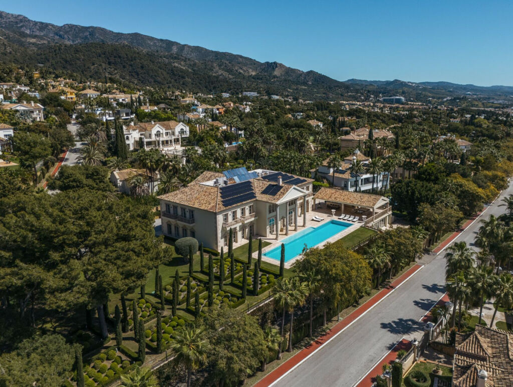 Detached Villa Sierra Blanca Málaga - image 4