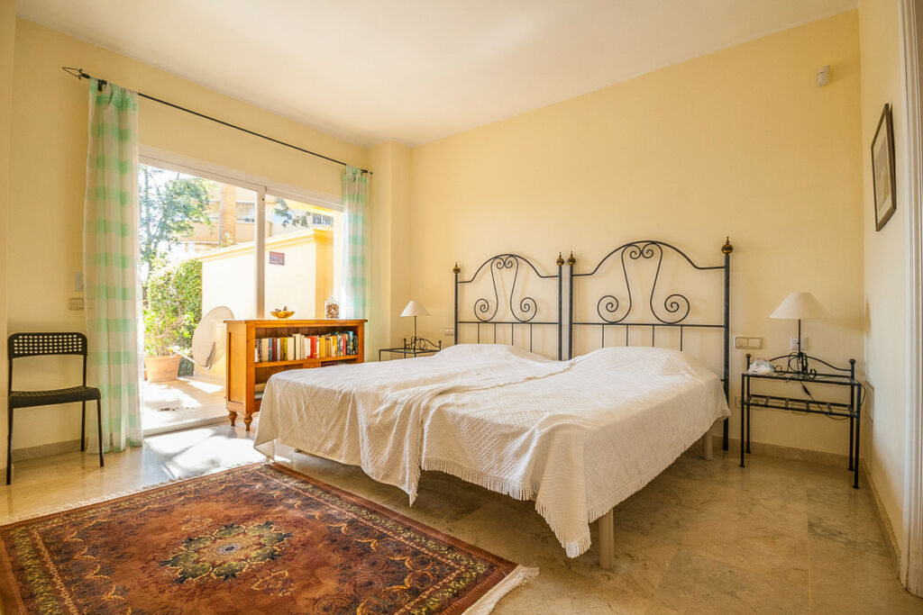 Ground Floor Apartment Elviria Málaga - image 4