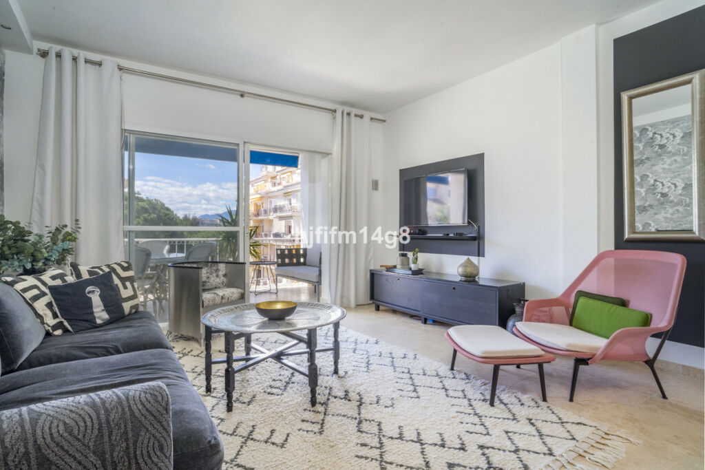 Middle Floor Apartment Puerto Banús Málaga - image 4