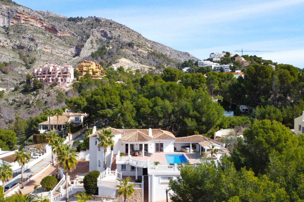 Detached Villa Altea Alicante - image 4