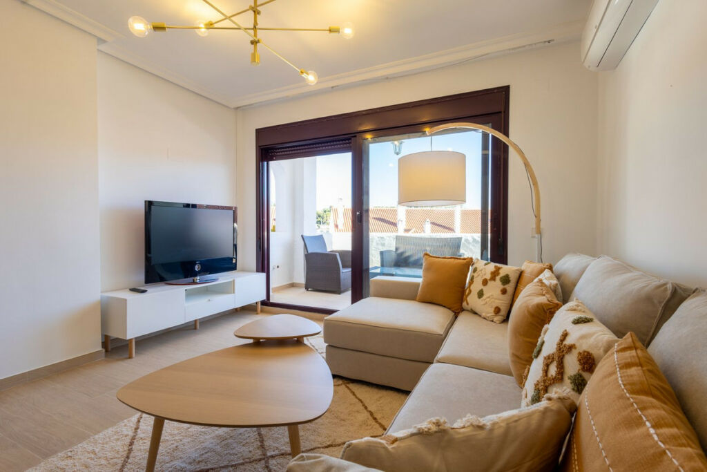 Middle Floor Apartment Nueva Andalucía Málaga - image 4