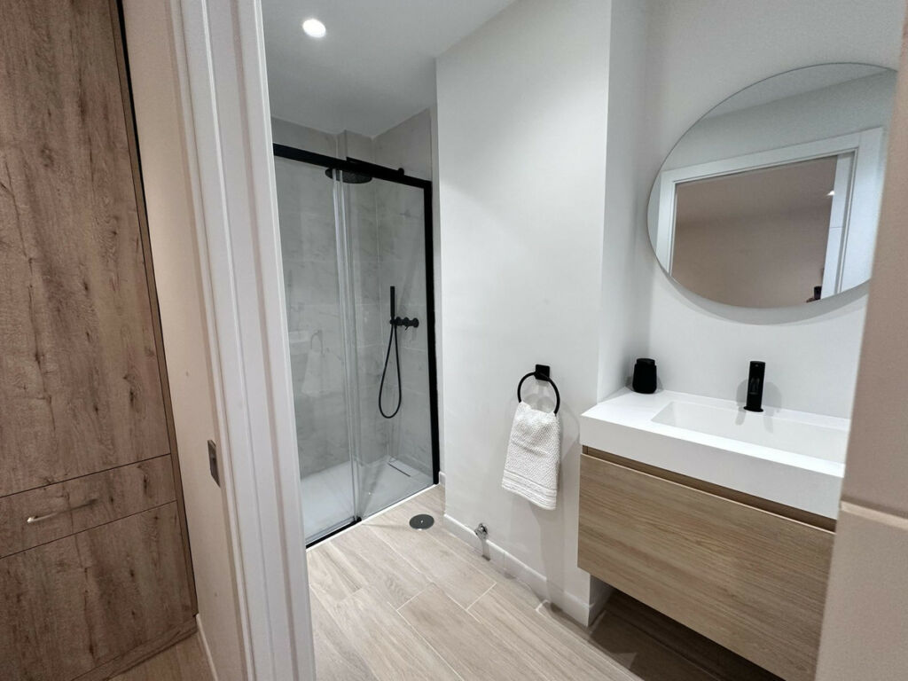 Middle Floor Studio Marbella Málaga - image 4
