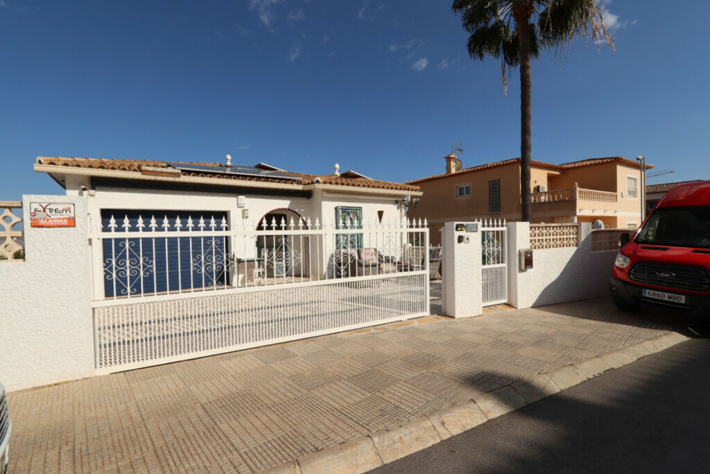Detached Villa La Nucia Alicante - image 4