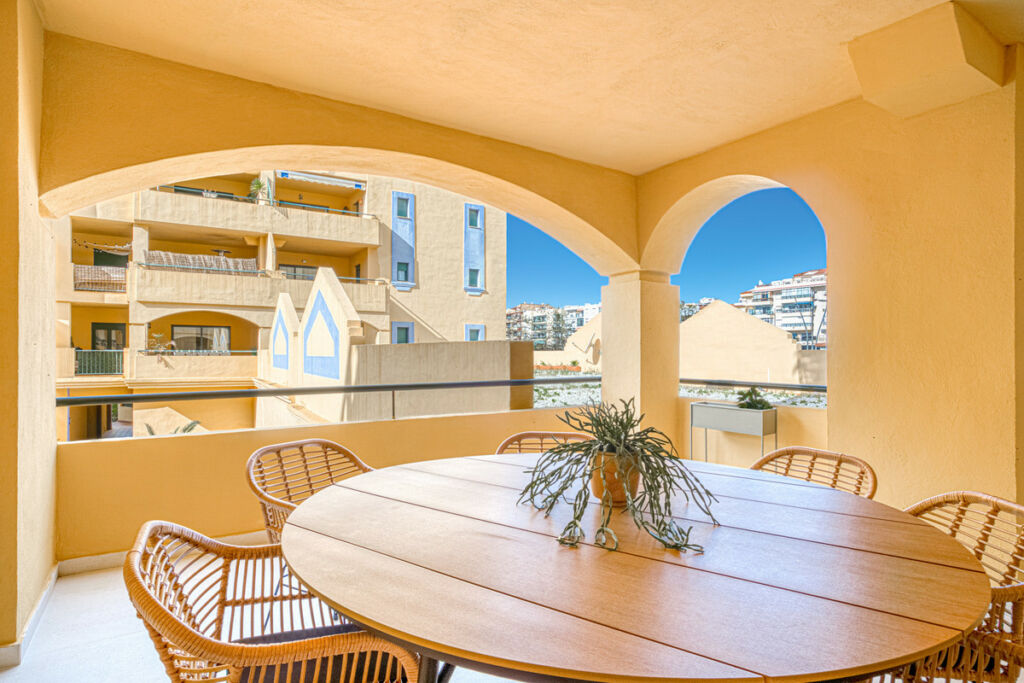 Middle Floor Apartment San Pedro de Alcántara Málaga - image 4