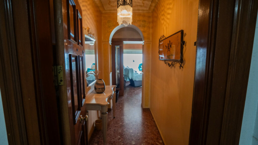 Middle Floor Apartment Torrevieja Alicante - image 4
