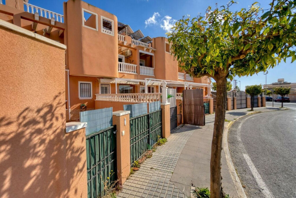 Townhouse Torrevieja Alicante - image 4
