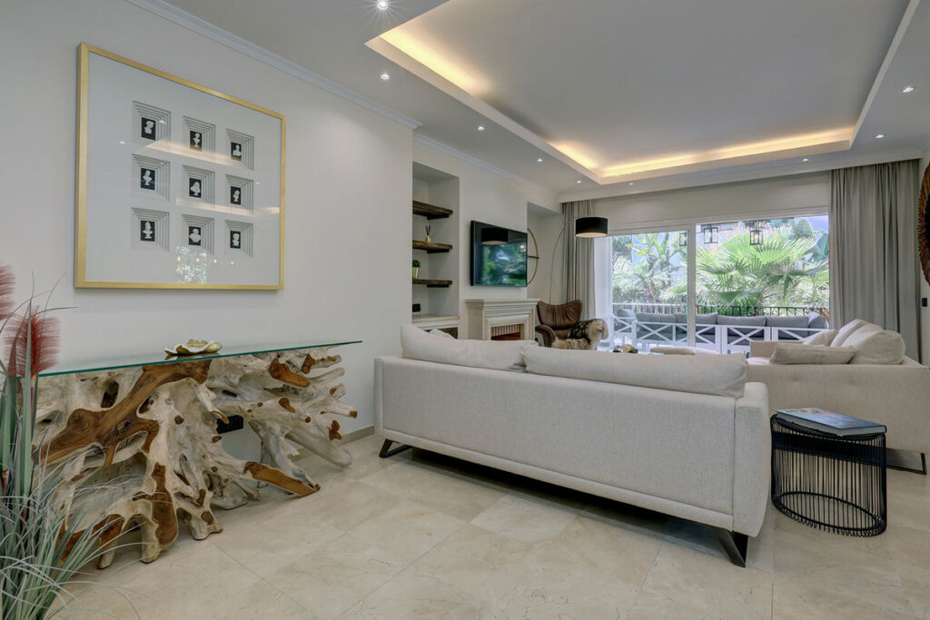 Detached Villa Cabopino Málaga - image 4