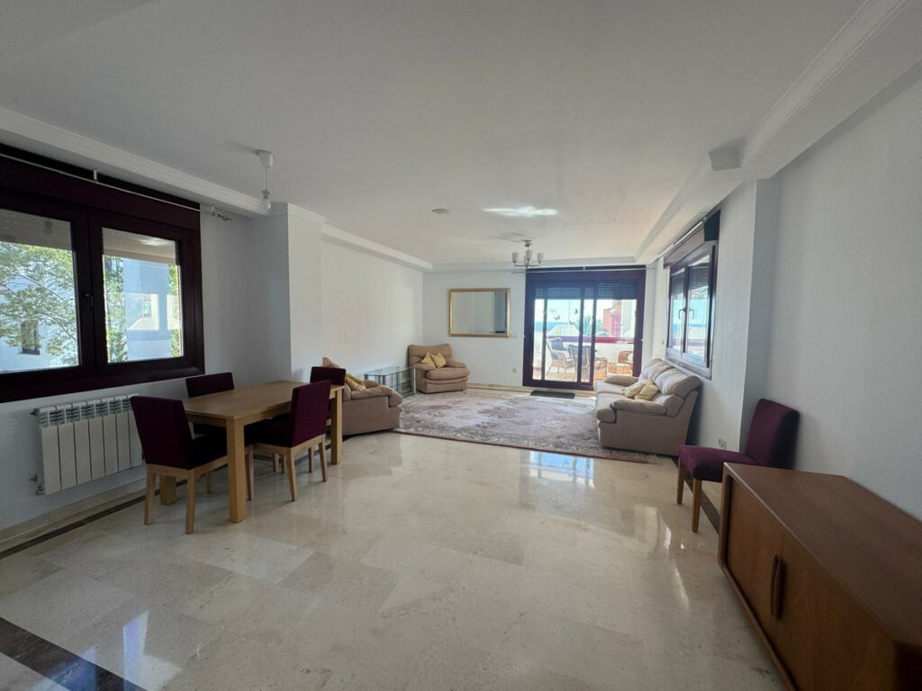 Middle Floor Apartment Casares Playa Málaga - image 4