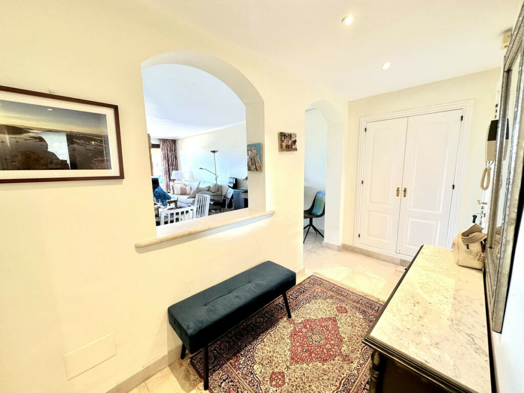 Middle Floor Apartment Los Arqueros Málaga - image 4