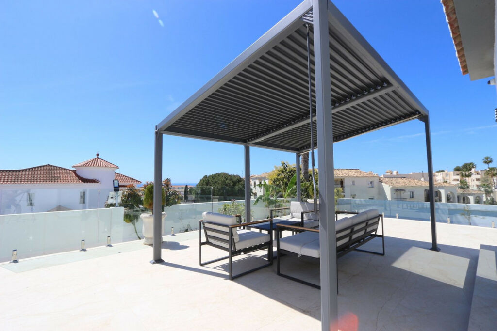 Detached Villa Riviera del Sol Málaga - image 3