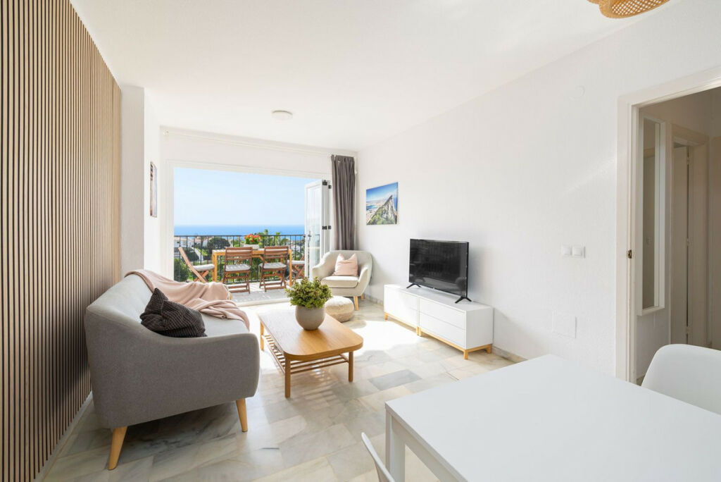Top Floor Apartment El Faro Málaga - image 4