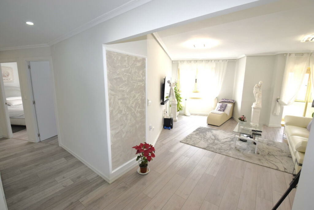 Middle Floor Apartment Guardamar del Segura Alicante - image 8