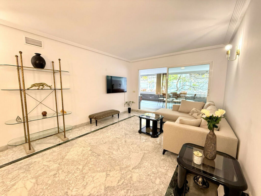 Middle Floor Apartment Puerto Banús Málaga - image 4