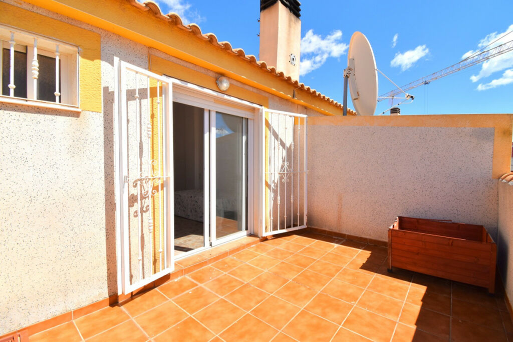 Townhouse Los Altos Alicante - image 4