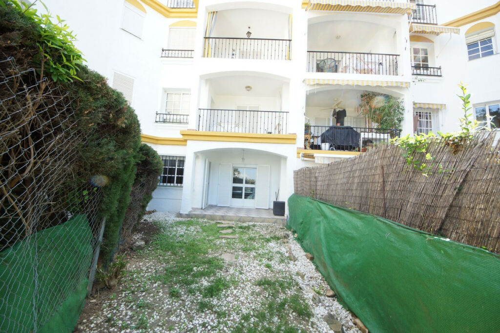 Ground Floor Apartment Estepona Málaga - image 4