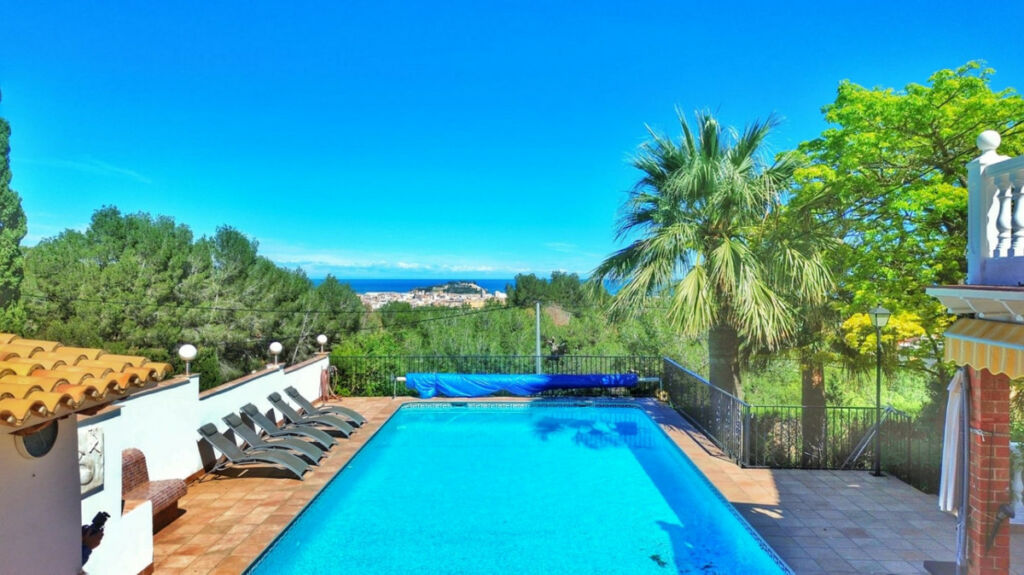 Detached Villa Denia Alicante - image 2