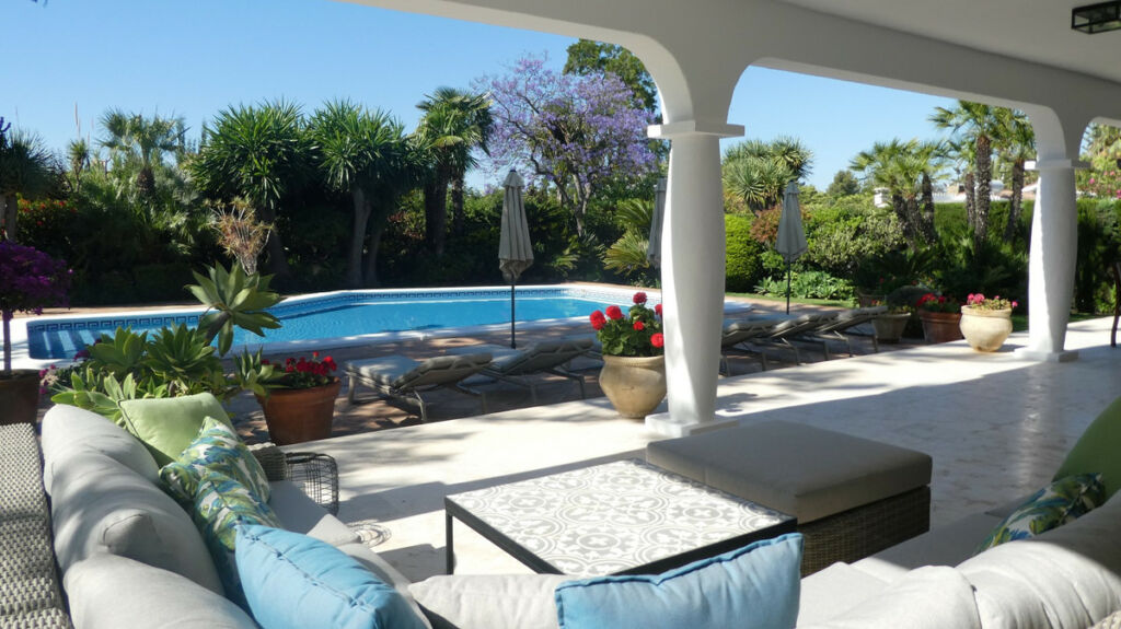 Detached Villa Estepona Málaga - image 4
