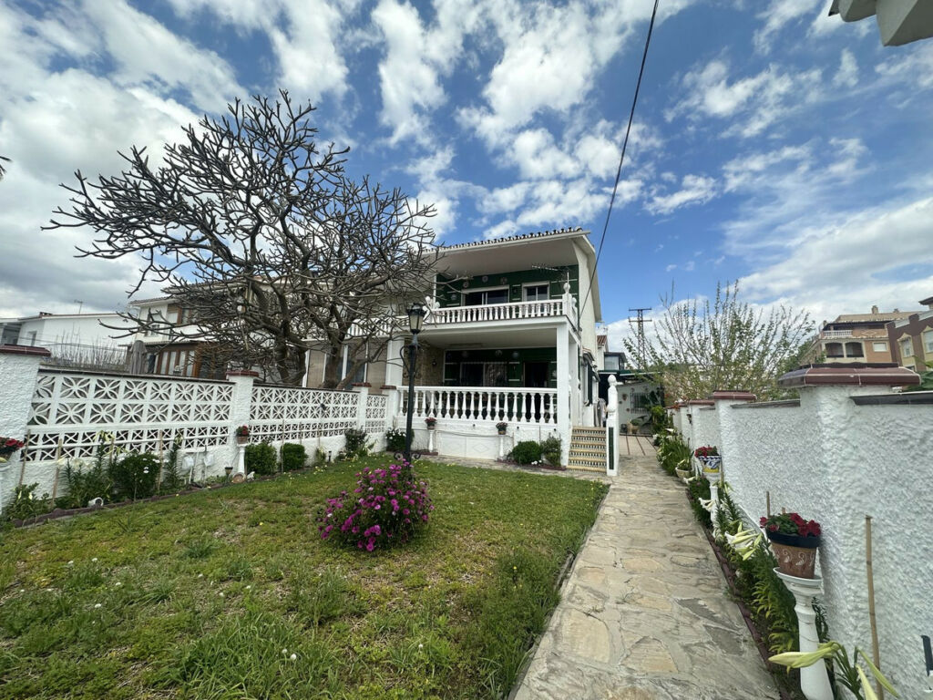 Semi-Detached House Rincón de la Victoria Málaga - image 4