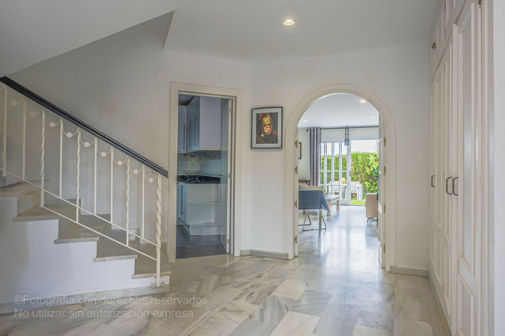 Townhouse New Golden Mile Málaga - image 4