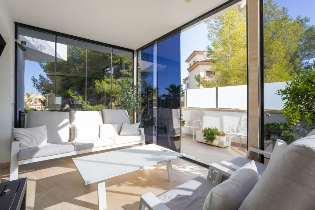 Detached Villa Villamartin Alicante - image 4