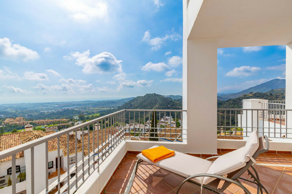 Middle Floor Apartment Los Arqueros Málaga - image 4