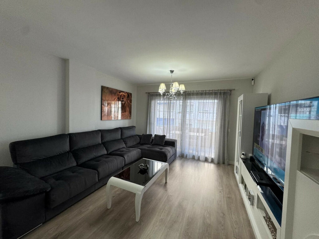 Middle Floor Apartment La Campana Málaga - image 4