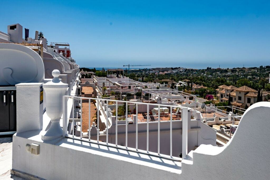 Townhouse Nueva Andalucía Málaga - image 2