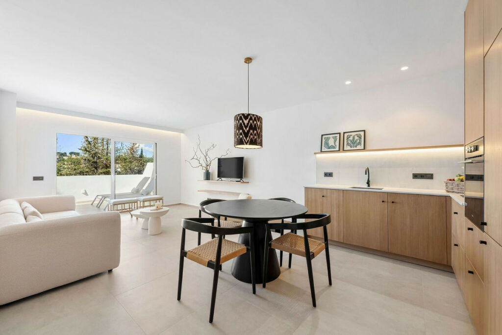 Penthouse Nueva Andalucía Málaga - image 3