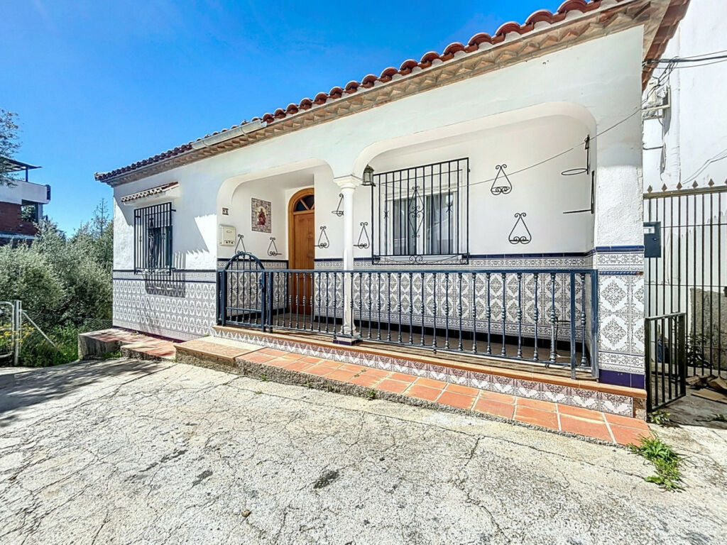 Detached Villa Cómpeta Málaga - image 4