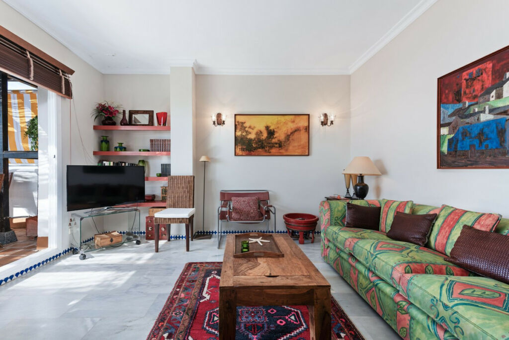 Middle Floor Apartment Estepona Málaga - image 5