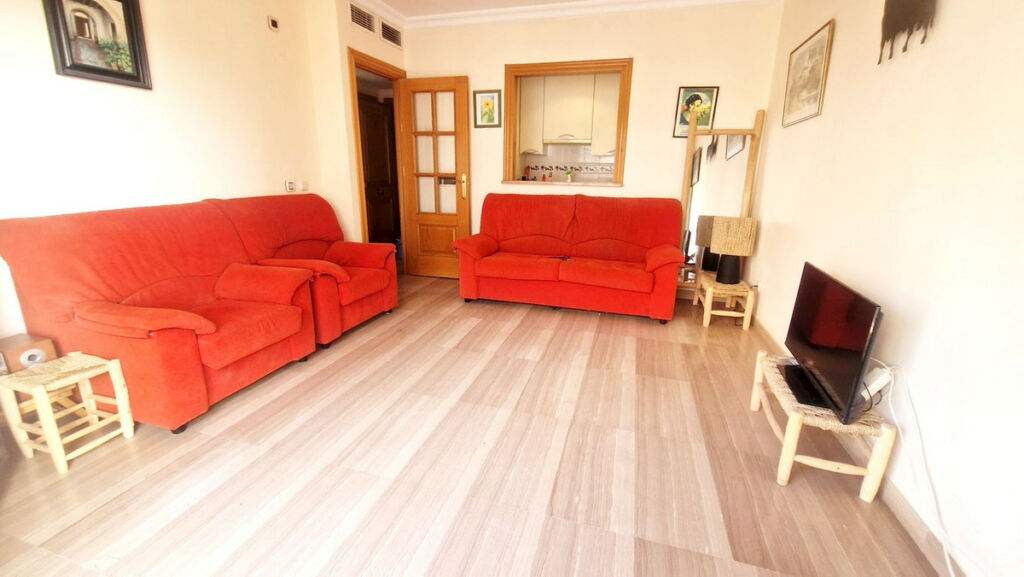 Middle Floor Apartment Fuengirola Málaga - image 4