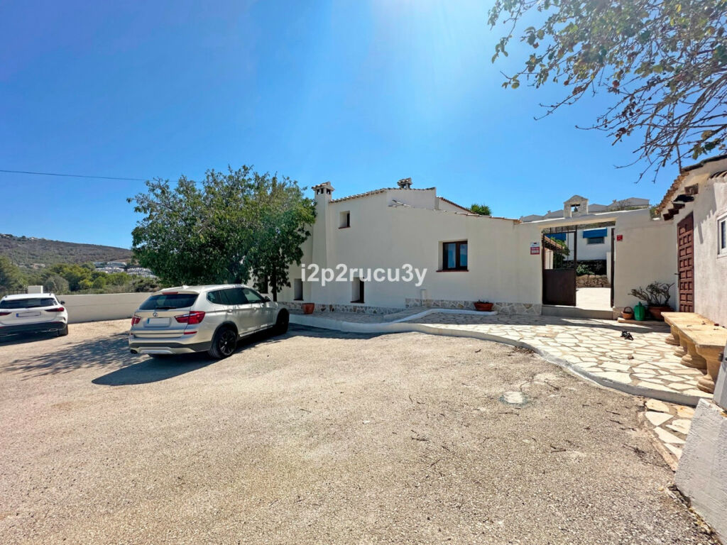 Detached Villa Moraira Alicante - image 4
