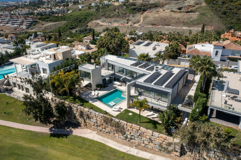 Detached Villa Benahavís Málaga - image 4