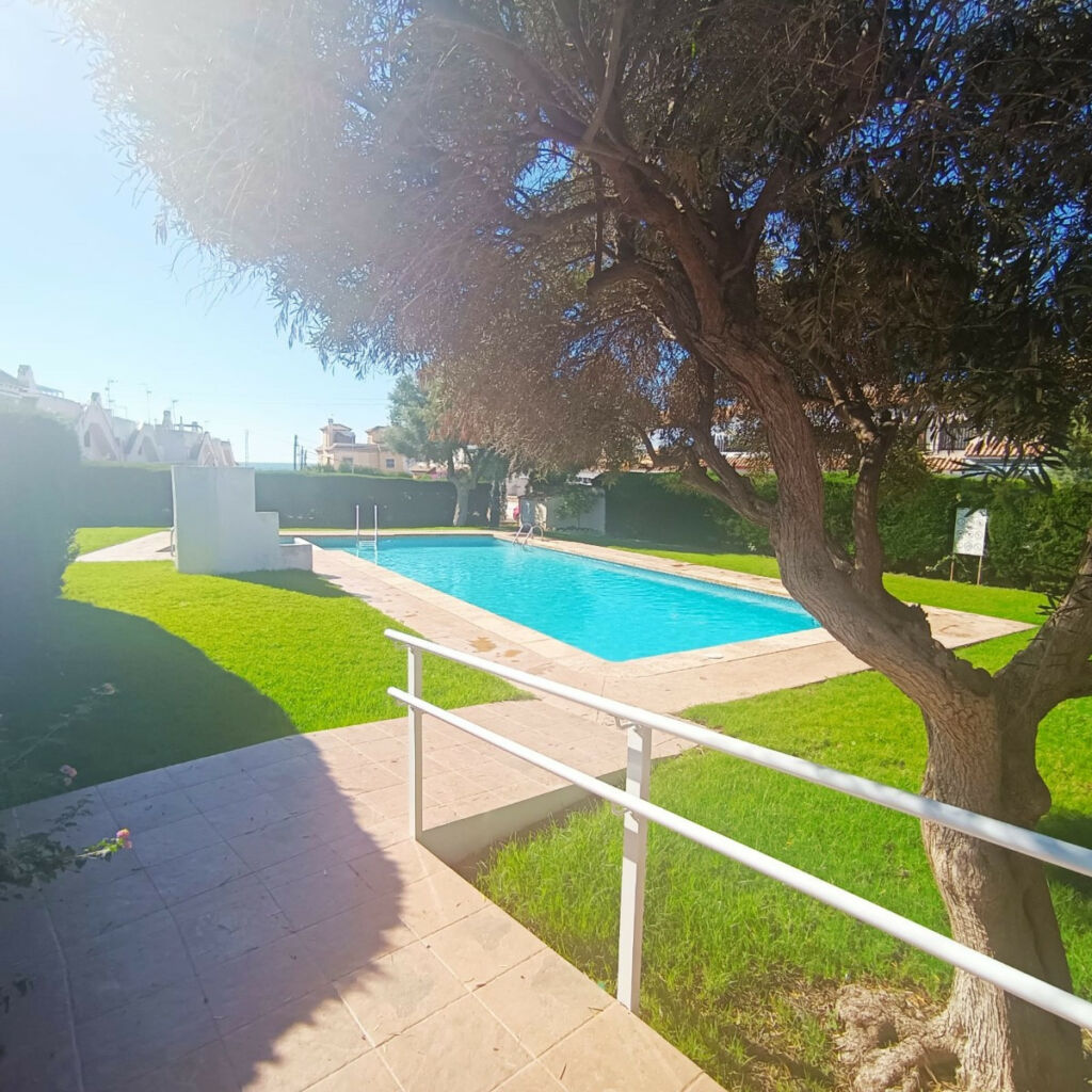 Townhouse Torrevieja Alicante - image 2