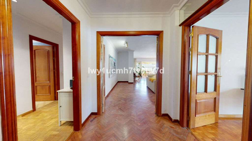 Middle Floor Apartment Fuengirola Málaga - image 4