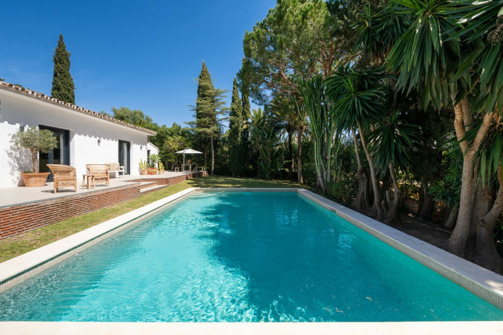 Detached Villa Hacienda Las Chapas Málaga - image 4