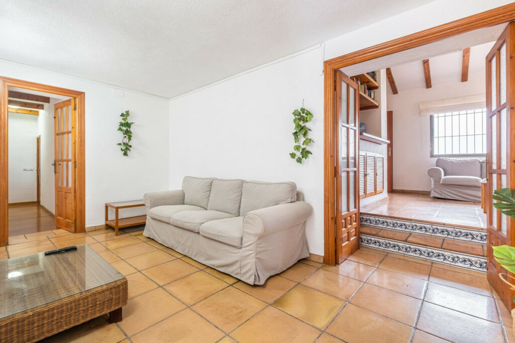 Detached Villa Polop Alicante - image 4