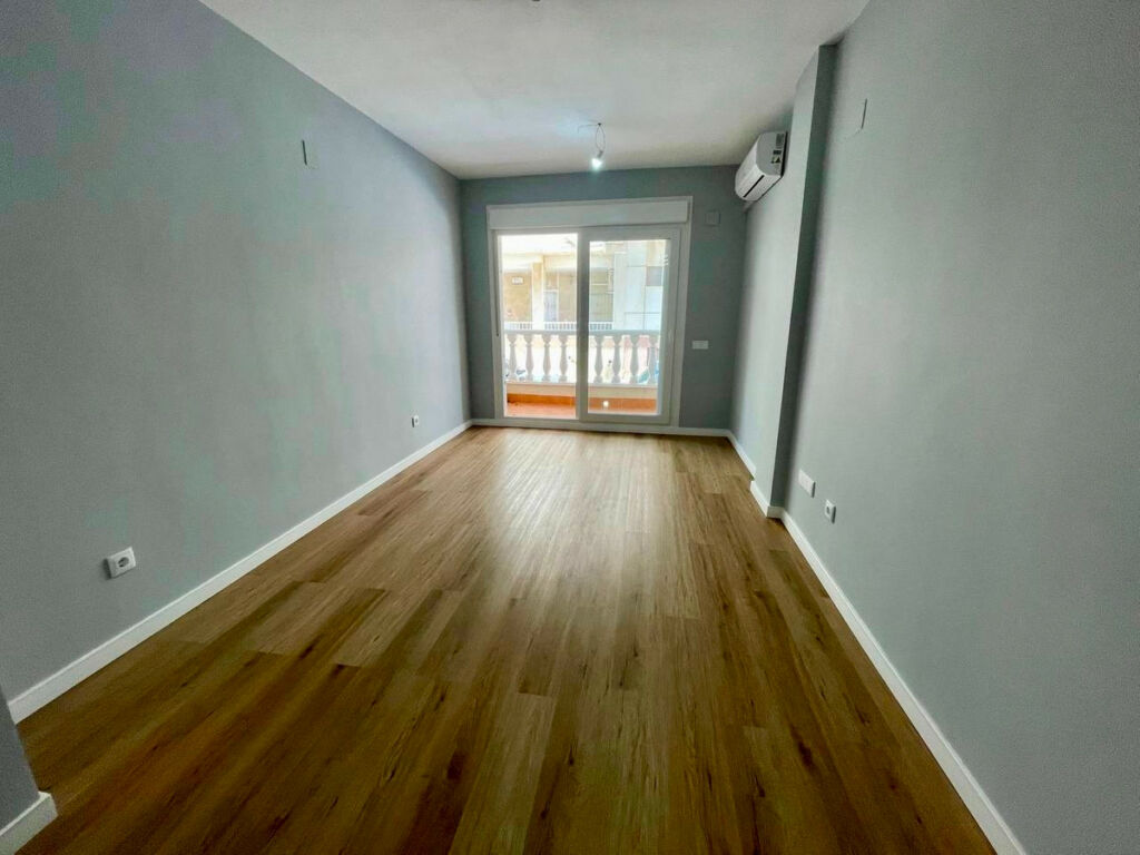 Ground Floor Apartment Torrevieja Alicante - image 4