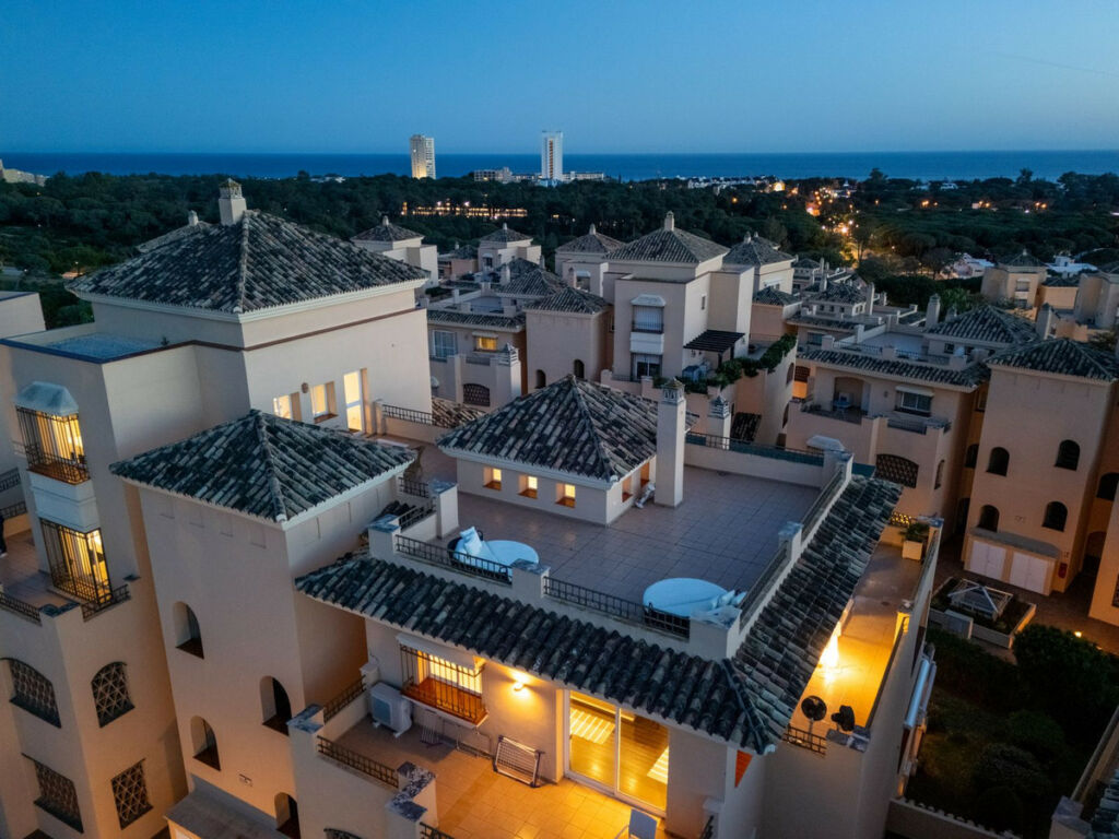 Penthouse Duplex Elviria Málaga - image 6