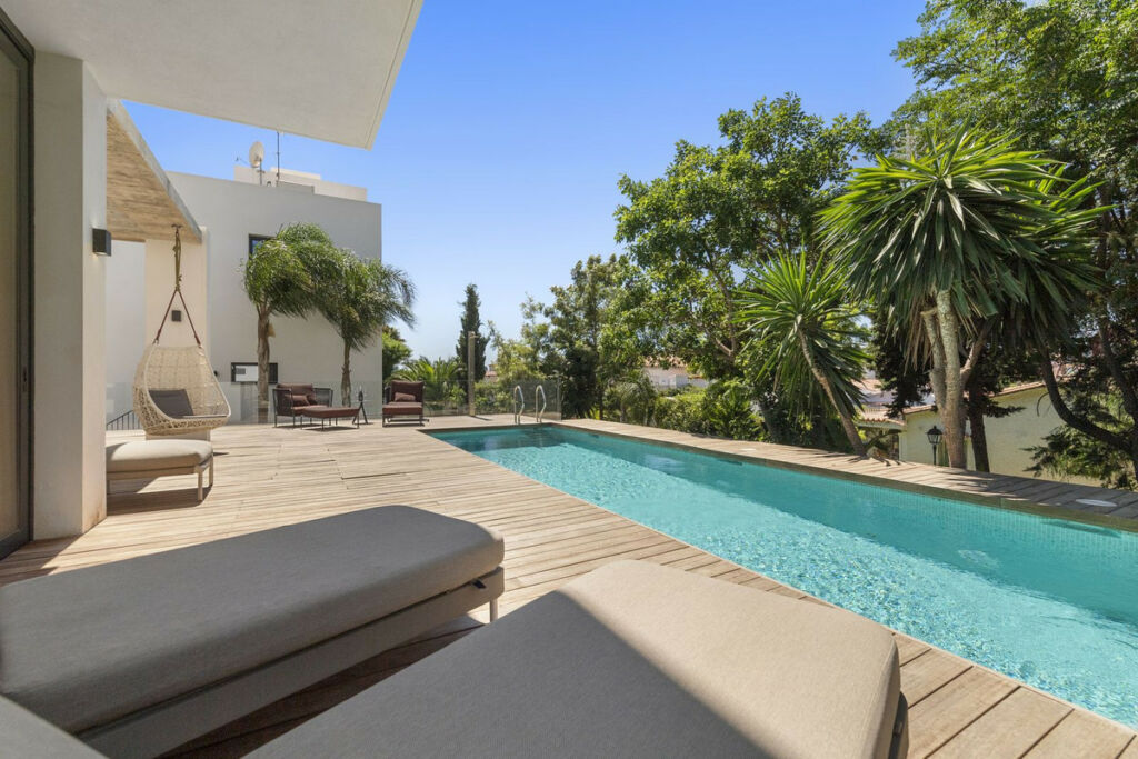 Detached Villa Costabella Málaga - image 4