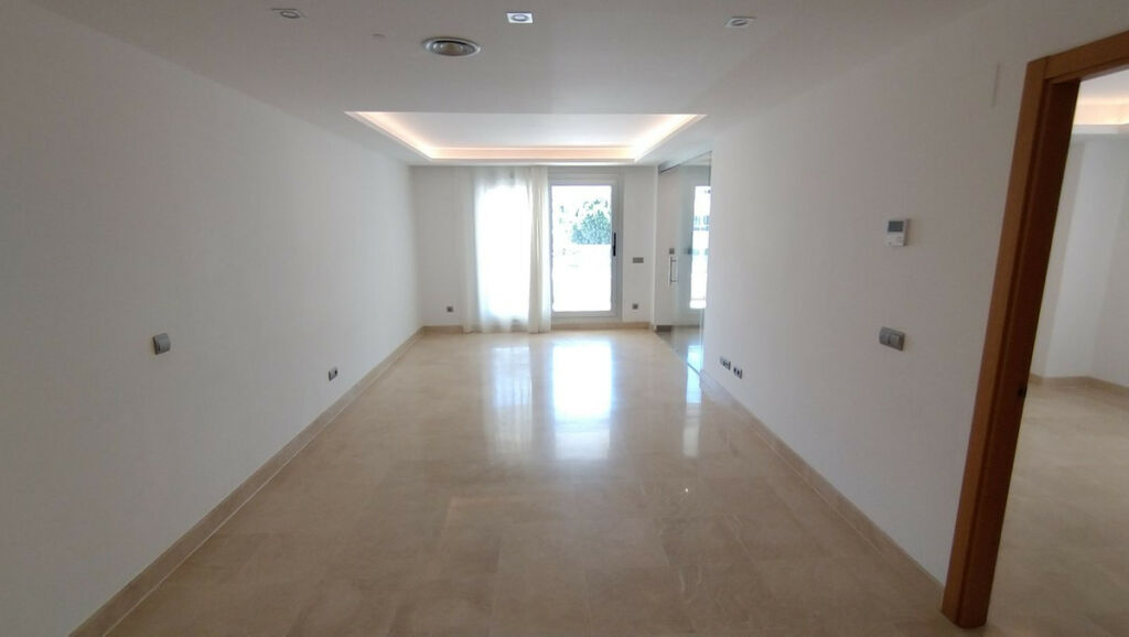 Middle Floor Apartment San Pedro de Alcántara Málaga - image 5