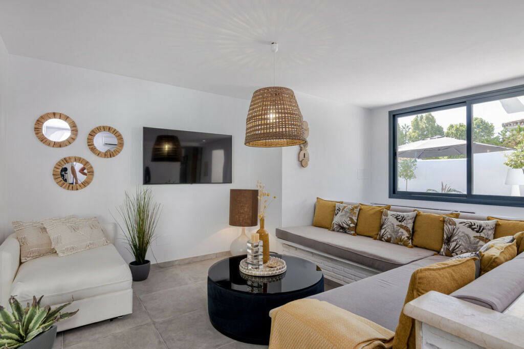 Detached Villa Nueva Andalucía Málaga - image 4