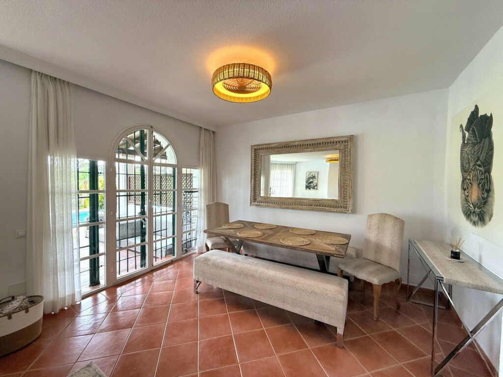 Townhouse Nueva Andalucía Málaga - image 4