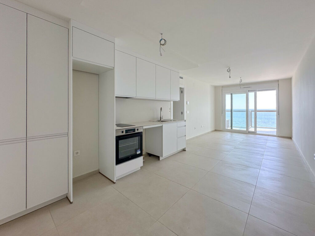 Middle Floor Apartment Fuengirola Málaga - image 4
