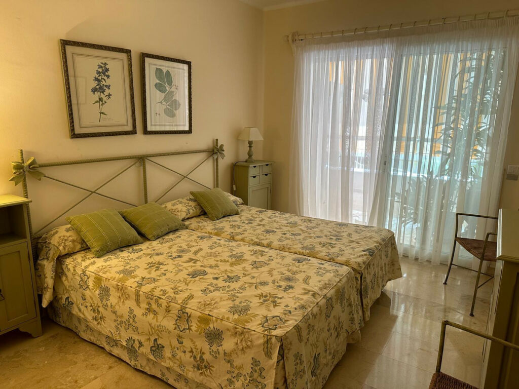Middle Floor Apartment The Golden Mile Málaga - image 4