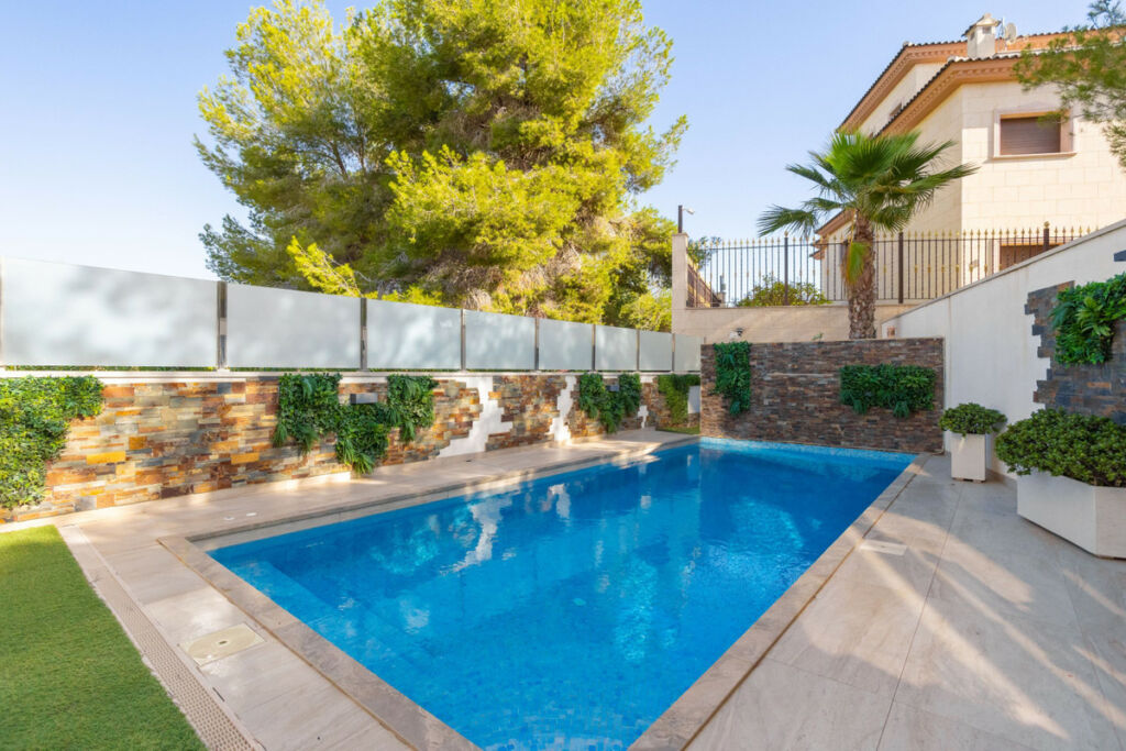 Detached Villa Villamartin Alicante - image 40