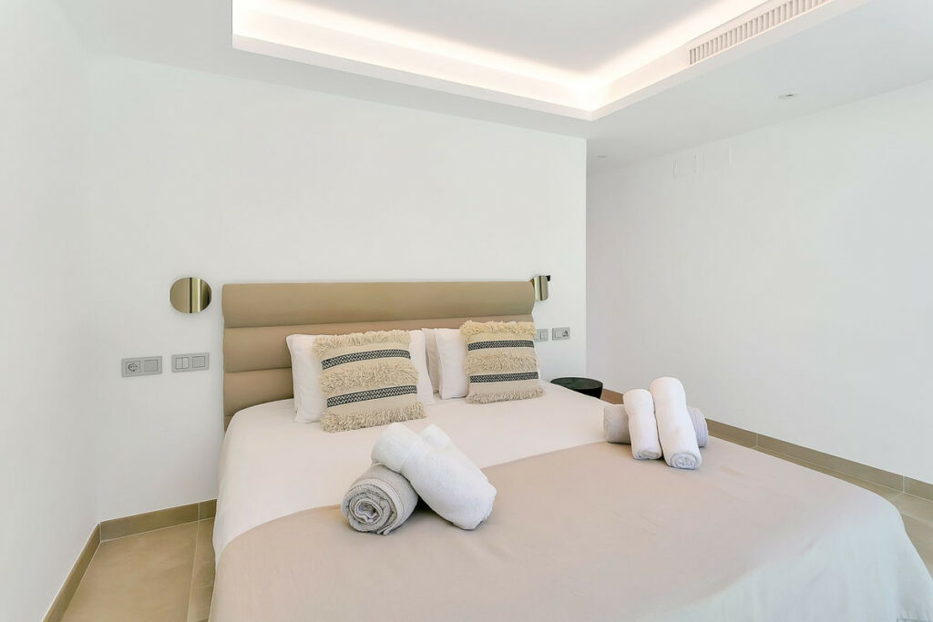 Detached Villa Cabopino Málaga - image 40