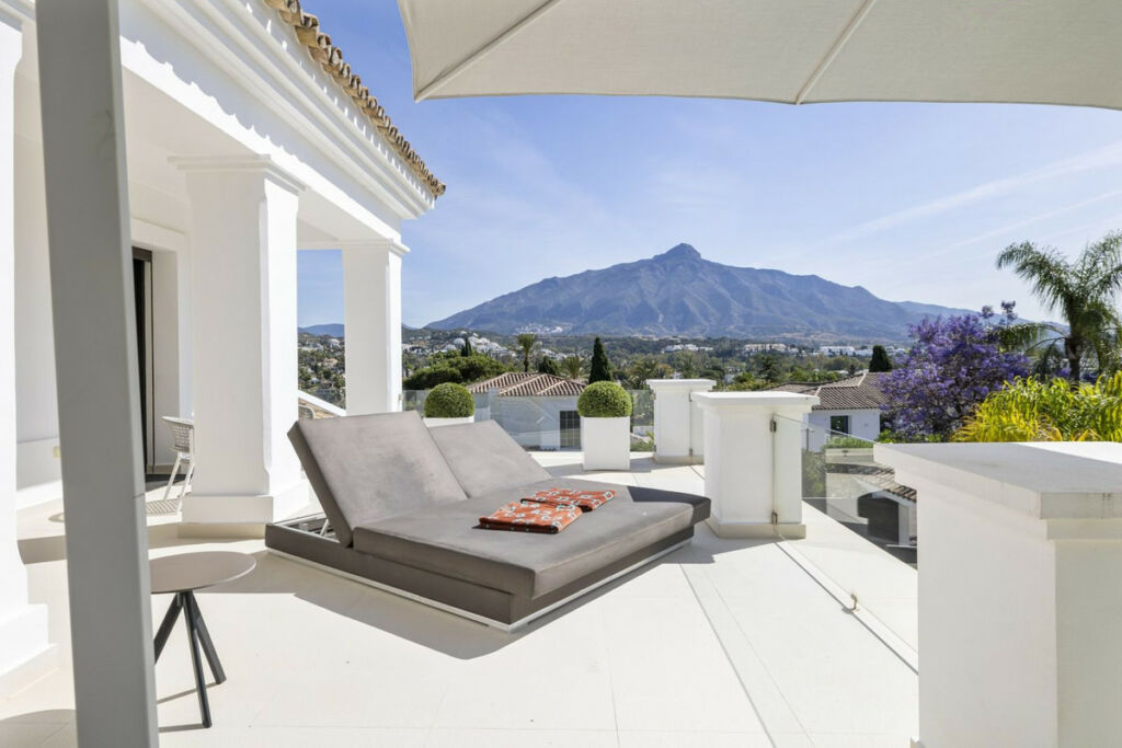 Detached Villa Nueva Andalucía Málaga - image 40