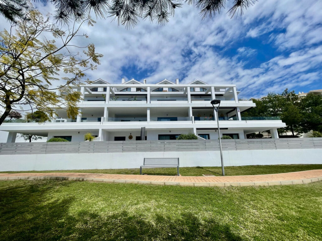 Middle Floor Apartment Estepona Málaga - image 41