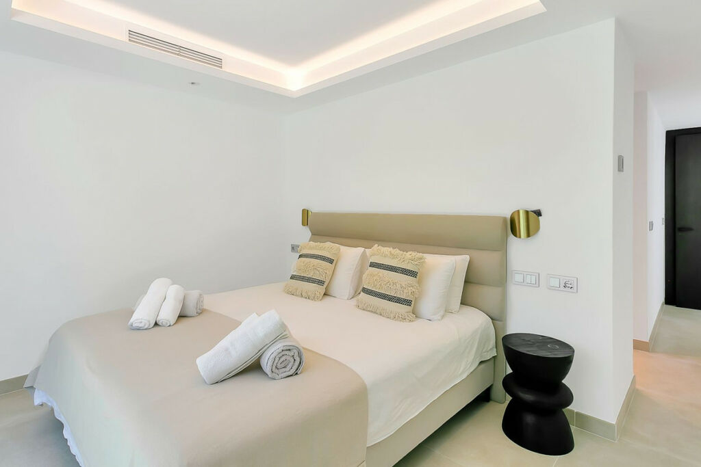 Detached Villa Cabopino Málaga - image 41